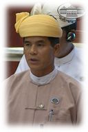 မောက်မယ်မြို့နယ်အတွင်းသို့ ပို့လွှတ်ဖြန့်ဖြူးပေးနေသော လျှပ်စစ်မီးသည် ကျိုင်းတောင်းရေအားလျှပ်စစ်ဖြစ်ပြီး မိုးနဲမြို့မှ မောက်မယ်အထိ ၁၁ ကေဗွီအေလိုင်းခွဲ ပို့လွှတ်ပေးပါကြောင်း၊ ယခုအခါ လျှပ်စစ်သုံးစွဲမှု တိုးတက် များပြားလာခြင်းကြောင့် နိုင် နင်းမှုအားနည်းနေပါကြောင်း၊ ပတ်ဝန်းကျင်ကျေးရွာများမှ ကိုယ့်အားကိုယ်ကိုး မီးလင်းရေးဆောင်ရွက်မည့် အစီအစဉ်များလည်းရှိနေပါကြောင်း၊ မောက်မယ်မြို့နယ် အတွက် ၃၃ ကေဗွီအေ လိုင်းခွဲရုံ ချထားပေးမည်ဟု ကြားသိရသော်လည်း မည်သည့် ဘဏ္ဍာရေးနှစ်တွင် ဆောင်ရွက်ပေးနိုင်မည်ကို အတိအကျမသိရှိရသေးပါကြောင်း၊ ဓာတ်အားလိုင်းမြှင့်တင်ခြင်းနှင့်အတူ ထရန်စဖော်မာလိုအပ်ချက်များနှင့် မိုးတွင်းကာလ များတွင် သက်တမ်းကြာမြင့်သော သစ်သားလမ်းမီးတိုင်များ အန္တရာယ်ရှိသောကြောင့် ရပ်ကွက်အချို့တွင် စိုက်ထူထားသော သစ်သားမီးတိုင်များကိုလည်း ကွန်ကရစ် တိုင်များအဖြစ် အဆင့်မြှင့်တင် ပေးစေလိုပါကြောင်း၊ ရပ်ကွက်လူထုတွေ့ဆုံပွဲများတွင် မီးအားနည်းသဖြင့် ချက်ပြုတ်ရေး အလုပ်အကိုင်များတွင် အဆင်မပြေကြောင်း၊ လမ်းမီးတိုင်များကို ကွန်ကရစ်တိုင်အဖြစ်သို့ လဲလှယ်ပေးစေလိုကြောင်း ပြည်သူလူထု၏ တင်ပြချက်များရှိခဲ့ပါသဖြင့် မောက်မယ်မြို့နယ်အတွက် ၃၃ ကေဗွီအေ ဓာတ်အားခွဲရုံ ဆောင်ရွက်ပေးမည့် အစီအစဉ်များနှင့် ဓာတ်အားပို့လွှတ် အဆင့်မြှင့်တင်ခြင်းနှင့်အတူ လက်ရှိထရန်စဖော်မာ တိုးချဲ့တပ်ဆင်ပေး ခြင်း၊ ကွန်ကရစ်မီးတိုင်များ လဲလှယ်ပေးမည့်အစီအစဉ်များကို သိရှိလိုကြောင်း မေးမြန်းပါသည်။